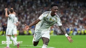 Real Madrid învinge Mallorca cu 2-1.