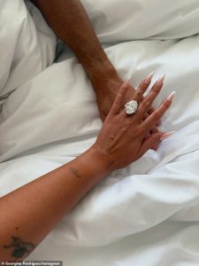 Cristiano Ronaldo și Georgina Rodríguez s-au logodit! Logodnica fotbalistului dezvăluie un inel de diamant URIAȘ, declarând „în această viață și în toate viețile mele”