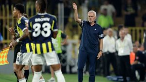 Mourinho conduce Fenerbahce la o victorie zdrobitoare cu 5 goluri împotriva lui Feyenoord.