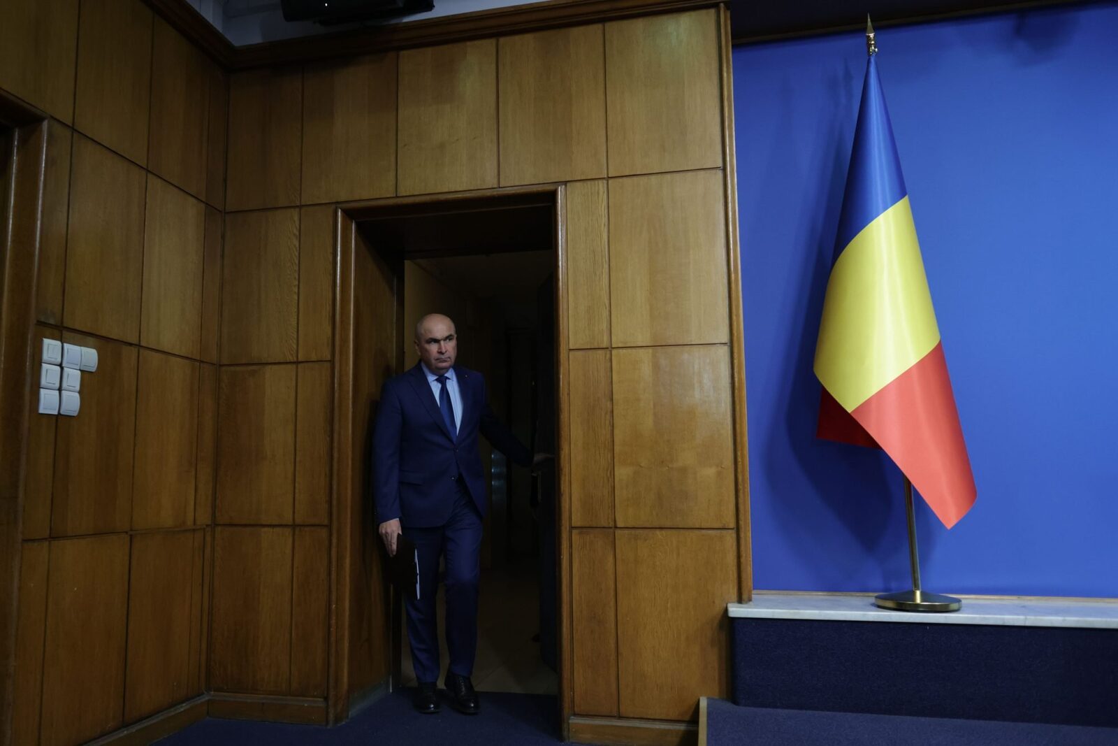 Reducerea numărului de șefi și indemnizațiilor în companiile de stat