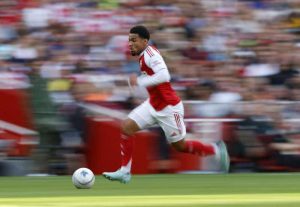 Ethan Nwaneri, mijlocașul ofensiv, și-a prelungit contractul cu echipa de fotbal Arsenal.
