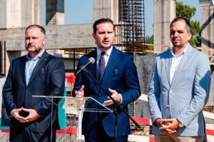 Ne bucurăm să anunțăm reluarea lucrărilor la Patinoarul Flamaropol!

Astăzi, am demarat oficial procesul de lucru, marcând un nou început pentru acest proiect ambițios.