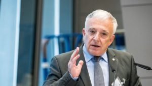 Isărescu dezmințește zvonurile despre noua legislație a Pilonului II de pensii: „Există o agitație nefondată, fondurile nu sunt afectate”