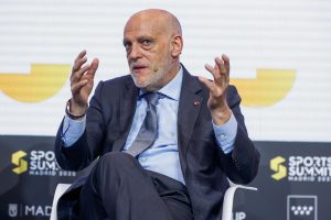 El ser superior sabe de doblar y de tráfico… si no que se lo pregunten a Montoro…