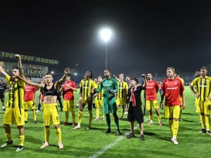 A inceput cariera la Dinamo la varsta de 19 ani, declarand ca era pregatit in totalitate.