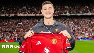 Benjamin Sesko semnează cu Manchester United un contract pe cinci ani, într-o tranzacție evaluată la 73,7 milioane de lire sterline.