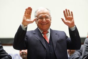 Cum Ion Iliescu și Nicolae Văcăroiu au eşuat în procesul de privatizare din România anilor 1990-1996, lăsând în urmă un război economic pe care îl simțim și azi.