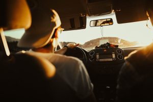 Reduci volumul muzicii pentru a te concentra mai bine la volan? Explozii ale specialiștilor