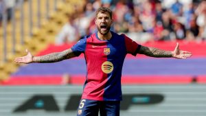 Barcelona discută despre posibilitatea transferării lui Iñigo Martínez la echipa Al Nassr.