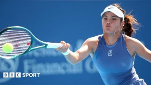 Emma Raducanu a fost învinsă de Aryna Sabalenka la turneul Cincinnati Open, într-un meci cu trei seturi plin de suspans.