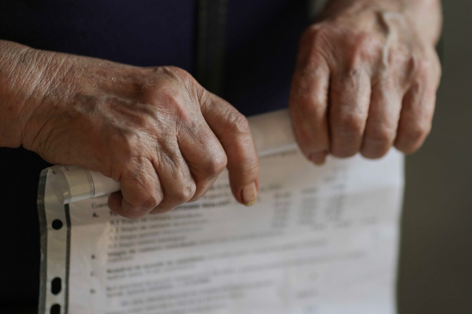 Românii se confruntă cu limitări ale retragerii fondurilor după pensionare, autoritățile invocând motivelor reformei radicale a Pilonului II de pensii private.