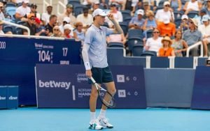 Sinner și Auger-Aliassime se duelează la ATP Cincinnati 2025: unde poți urmări meciul la TV și online.