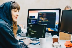 Microsoft a încercat să îmbunătățească internetul cu IA. Care sunt erorile și gravitatea acestora.