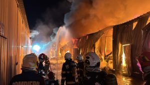 Incendiul din Dragonul Roșu provoacă poluare masivă în București