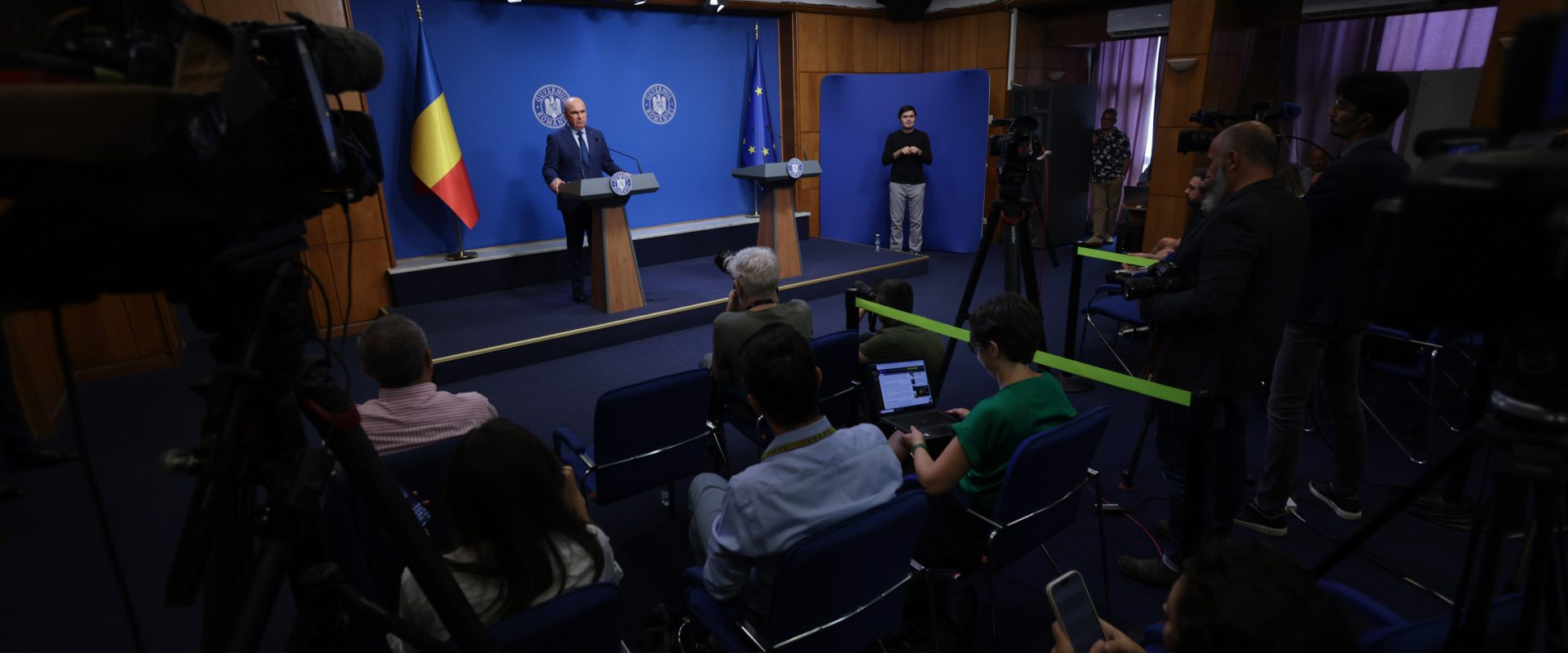 Guvernul pregătește interzicerea cumului pensiei cu salariul. În ce condiții va fi permis / Transferurile și detașările între instituții, blocate