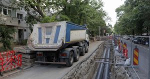 Lucrări ample la sistemul de termoficare din București vor lăsa mai multe blocuri fără apă caldă.