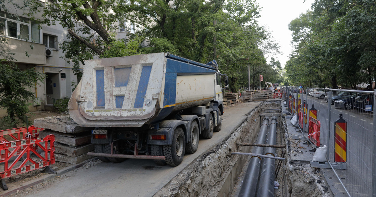 Ample lucrări la sistemul de termoficare din Capitală. Câte blocuri rămân fără apă caldă