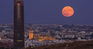 Luna Sturion, cea mai strălucitoare din luna august, va apărea în cer în două nopți consecutive. Când vom putea o admira?
