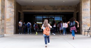 Calendarul academic pentru toamna anului 2025: Elevii vor relua cursurile în luna septembrie, conform datei oficiale anunțate pentru începerea primului modul școlar.