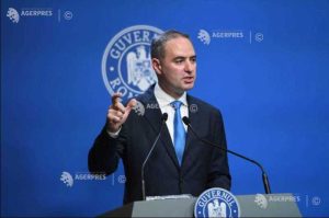 Ministrul Finanțelor avertizează că o recesiune economică este un risc real și subliniază necesitatea pregătirii unor soluții pentru a face față acestei situații.