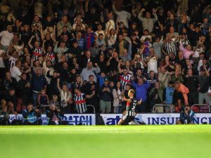 Neverosimil: fanii lui Grimsby au cântat după 2-0 cu Man. United
