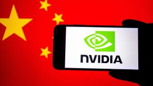 Nvidia discută cu autoritățile americane aprobarea lansării unui cip AI pe piața din China.