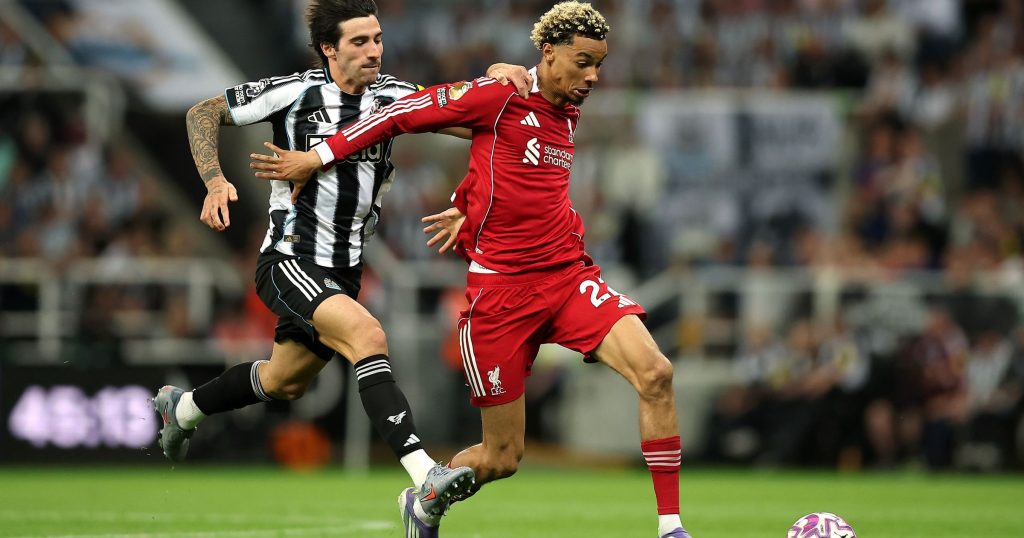 Liverpool, victorie cu emoții la Newcastle! A câștigat în minutul 90+10 deși a jucat o repriză cu om în plus