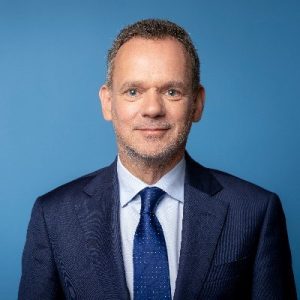 Seful diplomatiei olandeze isi da demisia, urmare a refuzului guvernului sau de a aplica sanctiuni impotriva Israelului.