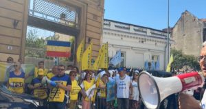 Sindicatele din sistemul educațional anunță boicotarea începutului anului școlar după ce discuțiile cu primarul Bolojan nu au condus la rezultate concrete, premierul părând să ignore cererile acestora.