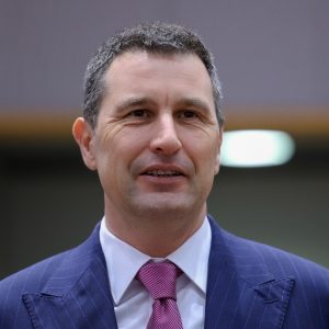 Tanczos Barna: Se consideră interzicerea cumulării pensiei cu salariul, o propunere care ar putea afecta atât militarii, cât și pe foștii agenți de poliție.