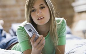 Apple pregătește un iPhone pliabil cu clapetă, promițând o reinventare în designul telefonului.