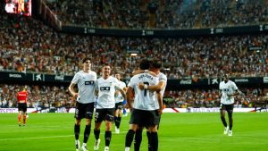 Valencia câștigă cu scor vizibil și Mestalla se bucură