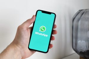 WhatsApp va folosi inteligența artificială pentru a sugera formulări ale mesajelor tale.