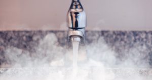 Lucrări la sistemul de termoficare din București: sute de blocuri rămân fără apă caldă. Care sunt zonele afectate de aceste operațiuni?
