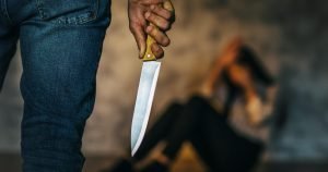 Ucidere în Constanța: bărbat înjunghie partenera în casă