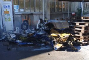Aeronavă de dimensiuni reduse s-a năruit pe terenul uzinei Astra Vagoane din Arad, soldându-se cu două victimă.