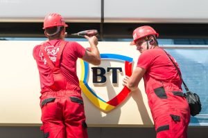 Banca Transilvania și BRD implicate într-o nouă escrocherie ce poate goli conturile utilizatorilor.