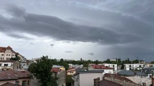 Meteorologii anunță vreme instabilă la București.