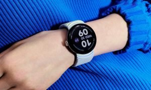 Google își depășește rivalul Apple cu Pixel Watch 4, ceas inteligent cu mesaje prin satelit și AI personal.