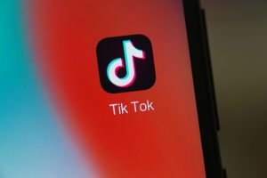 TikTok continuă să fie interzis în India; accesul provizoriu a fost o greșeală tehnică.