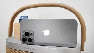 Primul iPhone pliabil devine realitate: patru camere și revenirea la Touch ID.