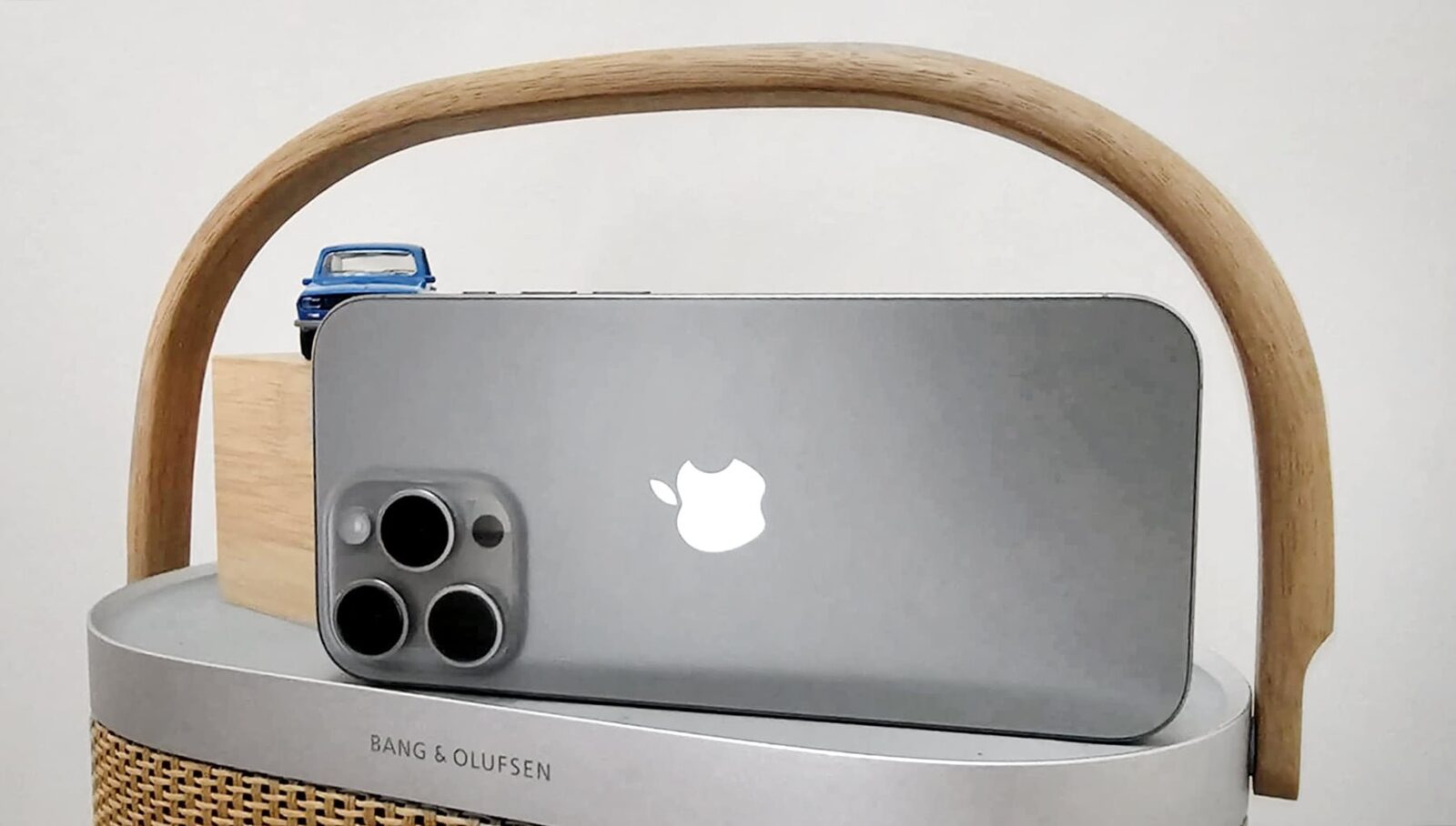 Primul iPhone pliabil devine realitate: patru camere și revenirea la Touch ID.