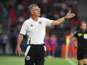 Universitatea Cluj și Petrolul Ploiești au terminat la egalitate într-un meci din SuperLigă, cu multe goluri marcate.