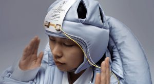 Japonezii au creat o geacă pentru somn ce te ajută să adormi oriunde