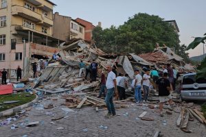 Cutremurul de 6,1 grade în Turcia a provocat distrugeri ale clădirilor și moscheilor.