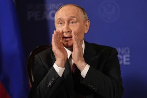 Vladimir Putin ignoră întrebările jurnaliștilor occidentali la summitul cu Donald Trump.