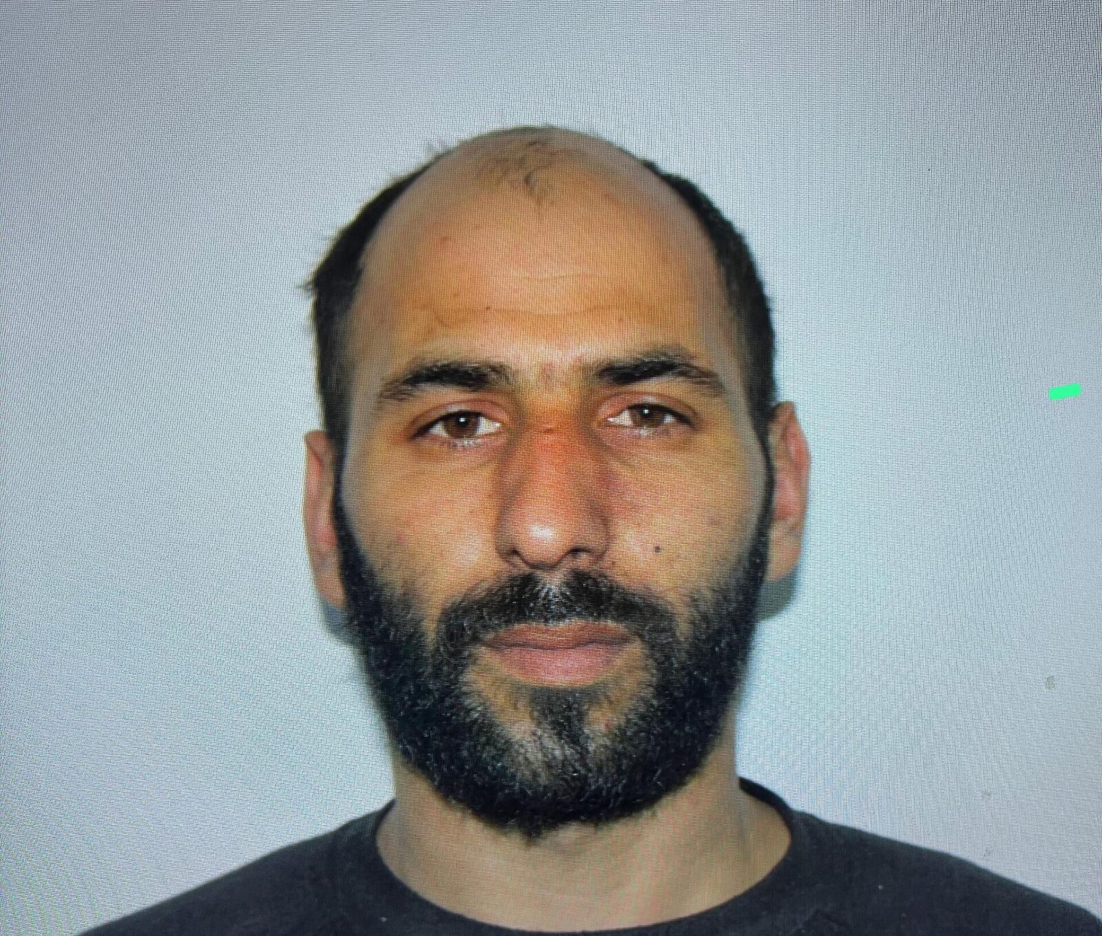 Poliția caută un bărbat de 32 de ani, originar din județul Prahova.