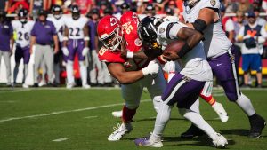 Lamar Jackson aruncă cu furie casca în timpul primului meci slab contra Chiefs