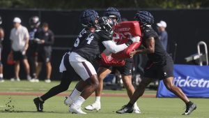 Houston Texans îl transferă pe OT Cam Robinson la Cleveland Browns