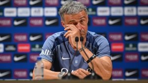 Luis Enrique suferă o fractură de claviculă după o căzătură de pe bicicletă